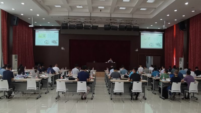 在寻找会计培训老师时，首先要关注其资质认证。会计培训老师通常需要具备以下资质：