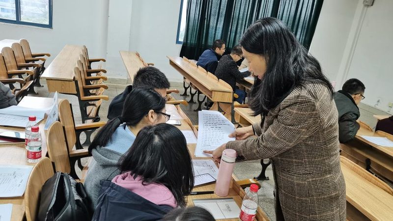成人高考与自考：招生简章解读与报名时间指南